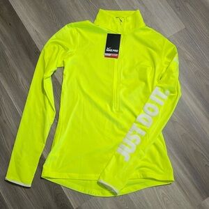 Nike Women’s 1/4 Zip